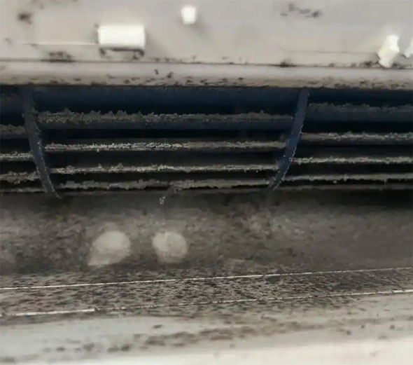 海口市空调吹的风有股烧焦味是怎么回事